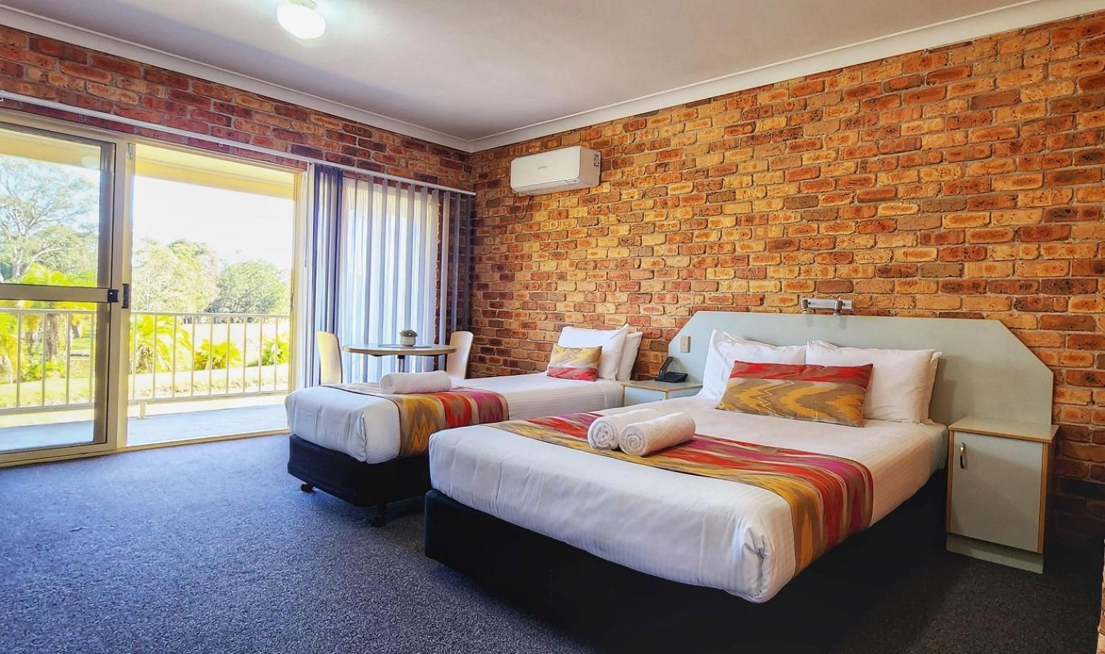 Golf Club Motor Inn Wingham Екстериор снимка